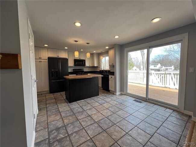 Building Photo - 10 Echodale Ave