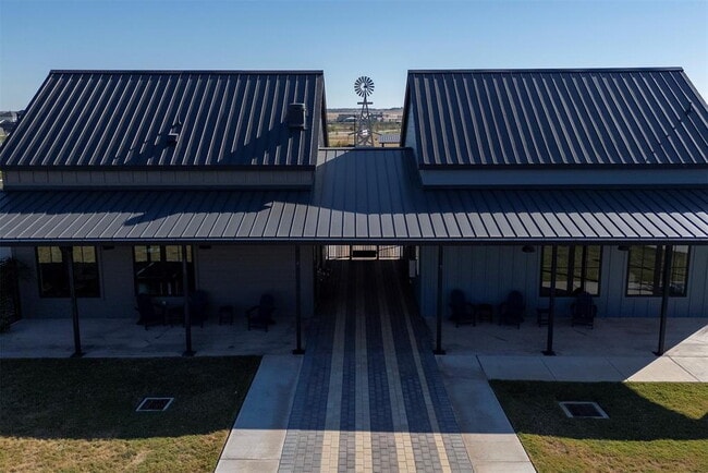 Building Photo - "Charming 2-Bed, 2-Bath Retreat with 1,327 Sq Ft of Comfort in Elgin, TX!"