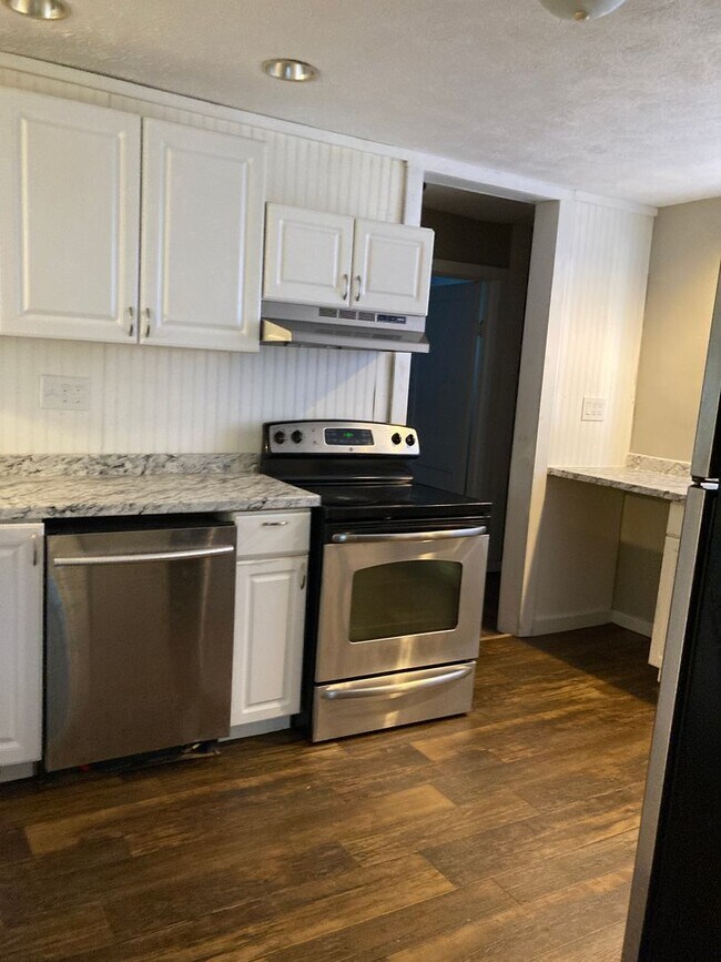 Building Photo - Spacious 5 bedroom 2 bath Southside Muncie