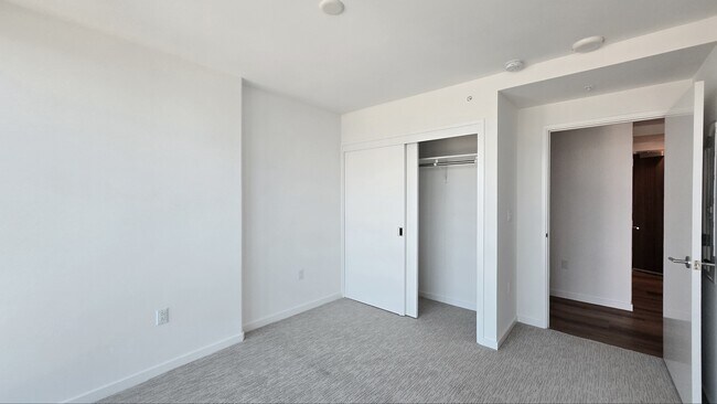 Building Photo - 1515 Liona St