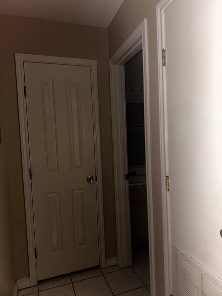 Building Photo - 2206 N 7th St