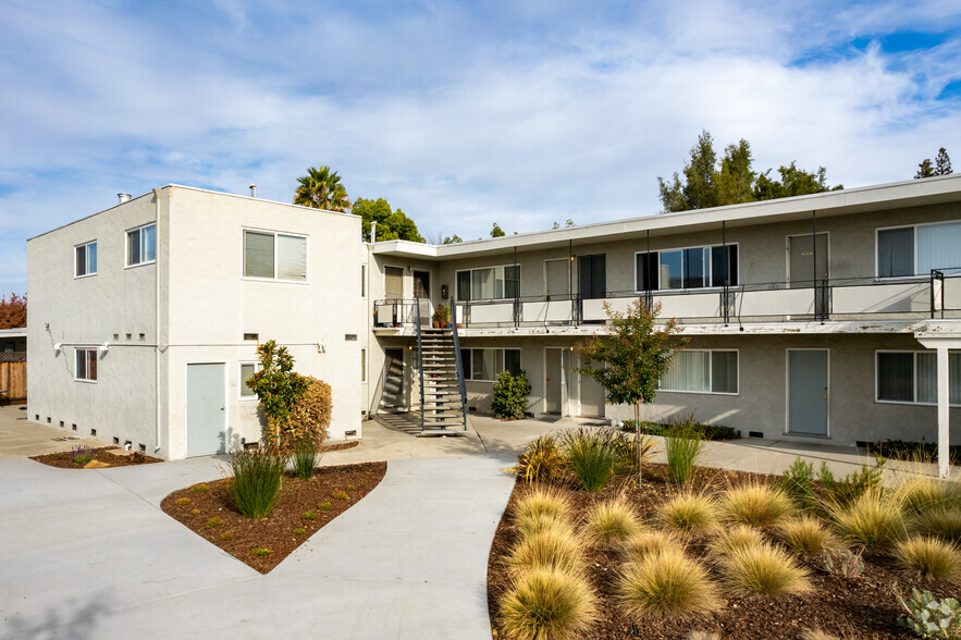 Building Photo - Tamarack Gardens