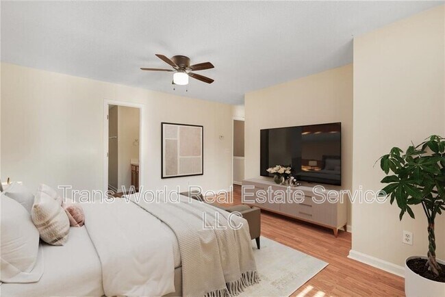 Building Photo - 1102 Pleasant Oaks Ct