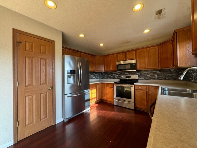 Building Photo - Summit’s Pass Beauty – Updated 3BR/2BA wit...