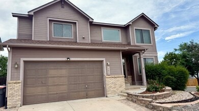 Building Photo - GOURMET KITCHEN-D20-6 BEDROOMS