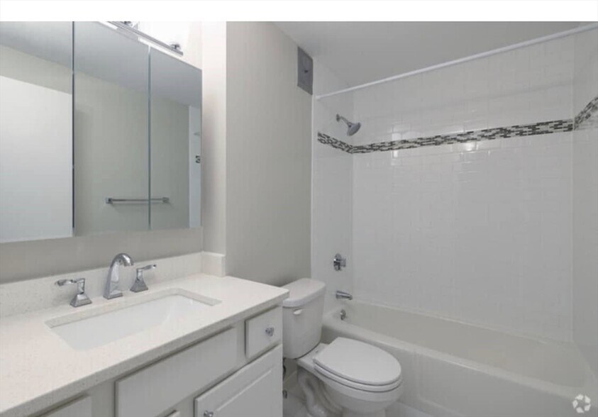 Building Photo - 7 Stonehill Dr
