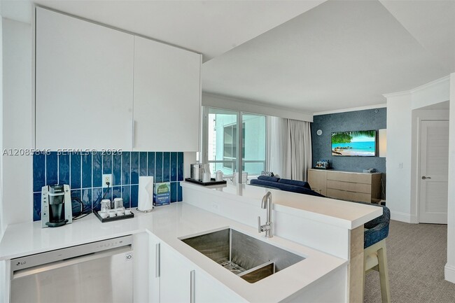 Building Photo - 4401 Collins Ave