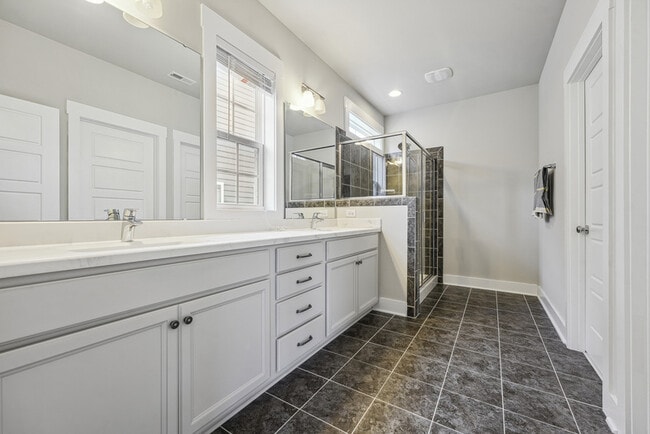 Building Photo - 444 Beacon Ridge Blvd