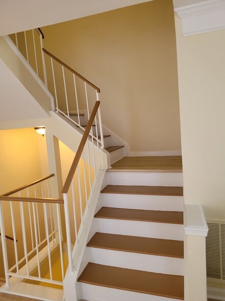 Building Photo - 2681 McGuffeys Ct