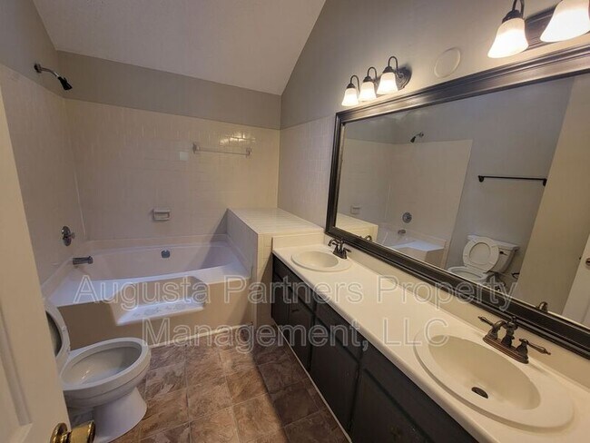 Building Photo - 157 Moss Creek Dr