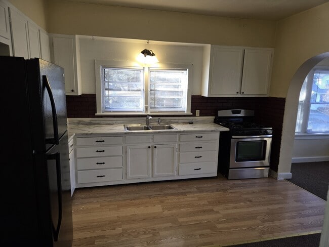 Building Photo - 2203 15th Ave