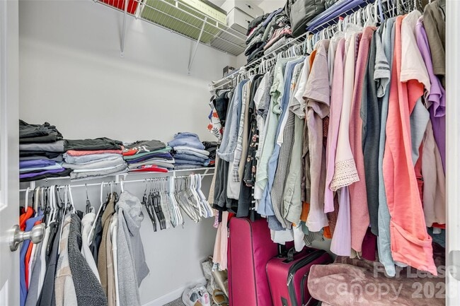 Building Photo - 928 Kite Dr