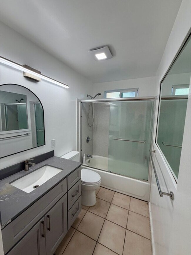 Building Photo - 02360