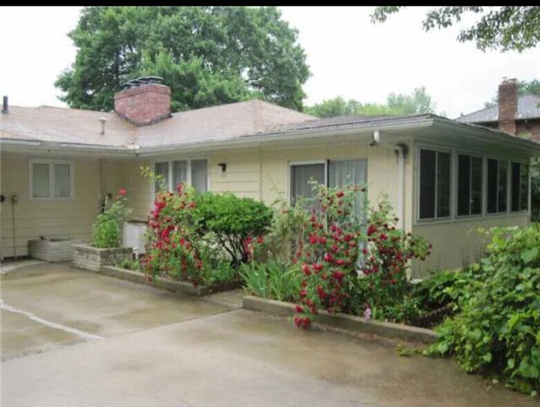 Building Photo - 2123 Eileen Rd