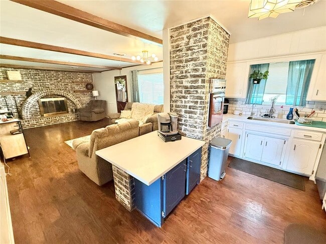 Building Photo - 1305 E Andy St