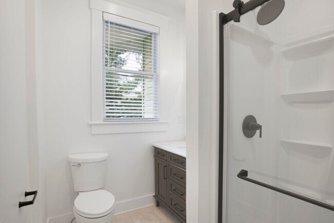 Building Photo - Renovated 2 bedroom 1 bathroom with office space Baldwin Park
