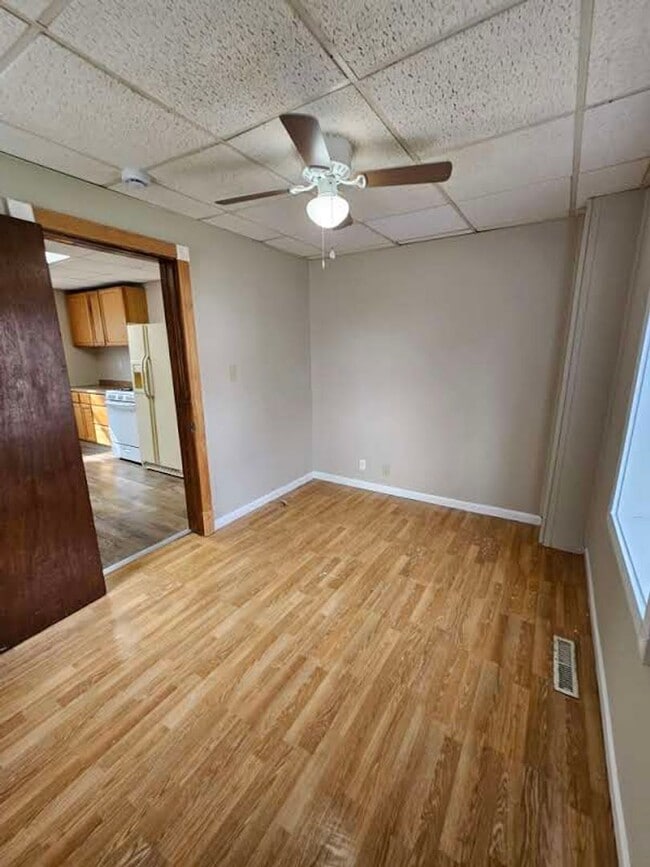 Building Photo - Charming 2 Bedroom 1 Bath Home