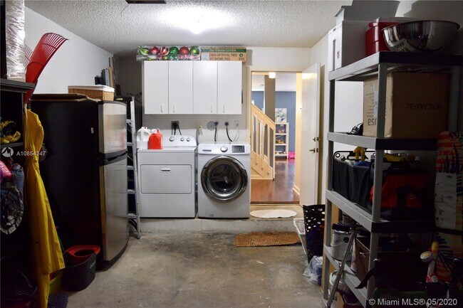 Building Photo - 5102 NW 115th Ct  Doral Fl 33178