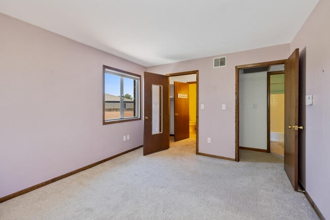 Building Photo - 10345 Whitnall Edge Dr