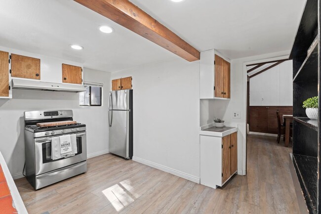 Building Photo - 407 S Dart Canyon Rd