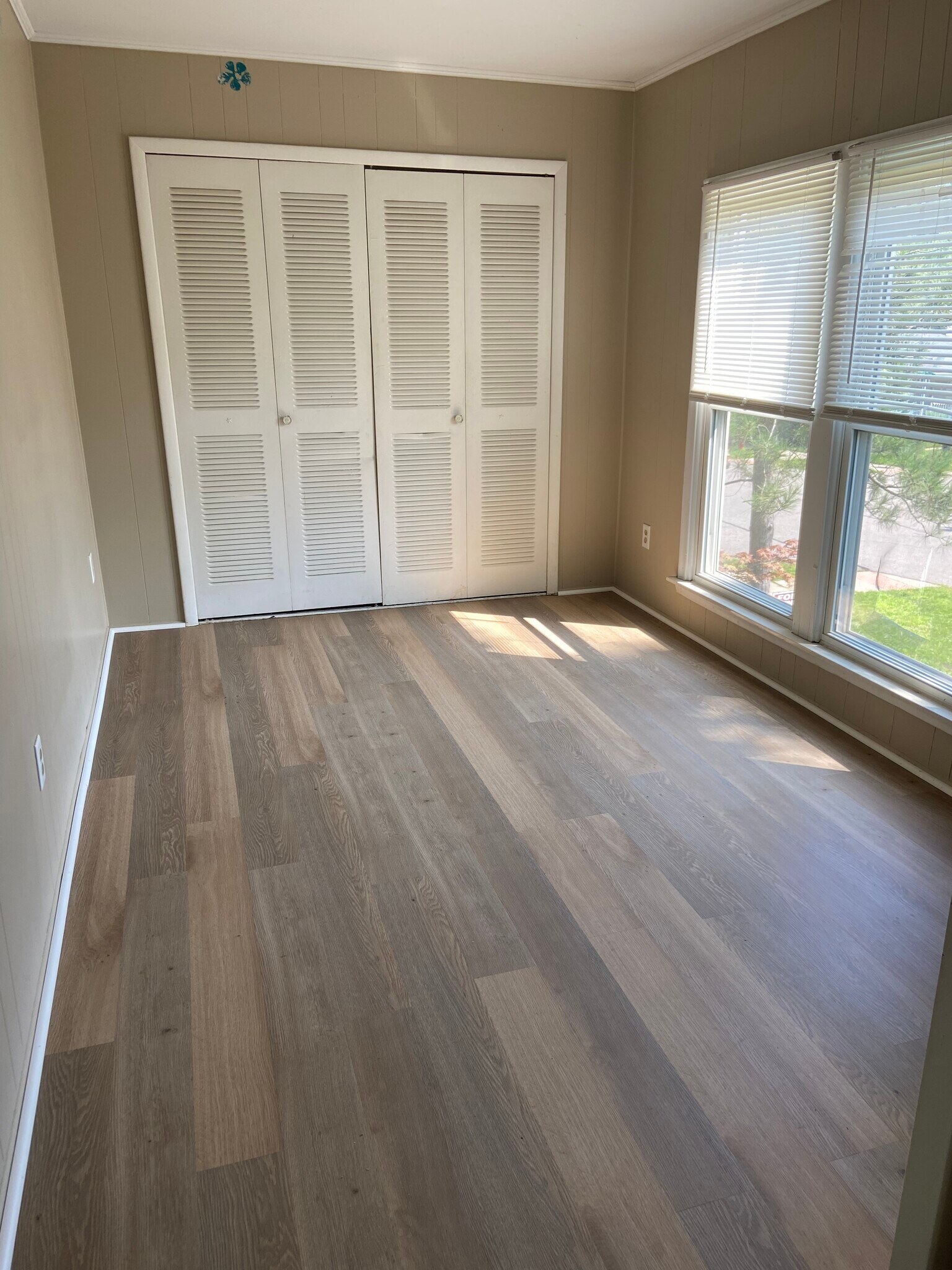 2nd Large Bedroom - 522 Fleming St