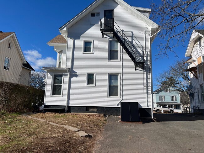 Building Photo - 77 Windsor Ave