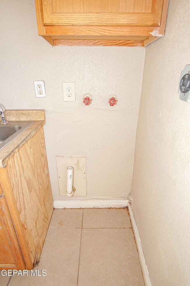 Building Photo - 6205 Tesuque Dr