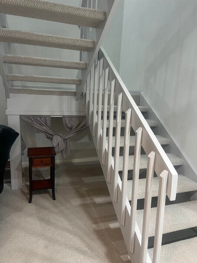 Building Photo - 307 Crestview