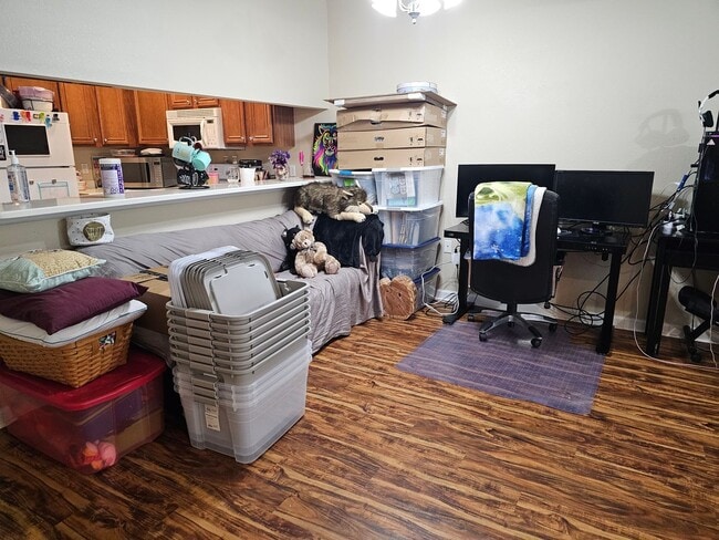 Building Photo - Townhome Off The Parkway With 1 Car Garage