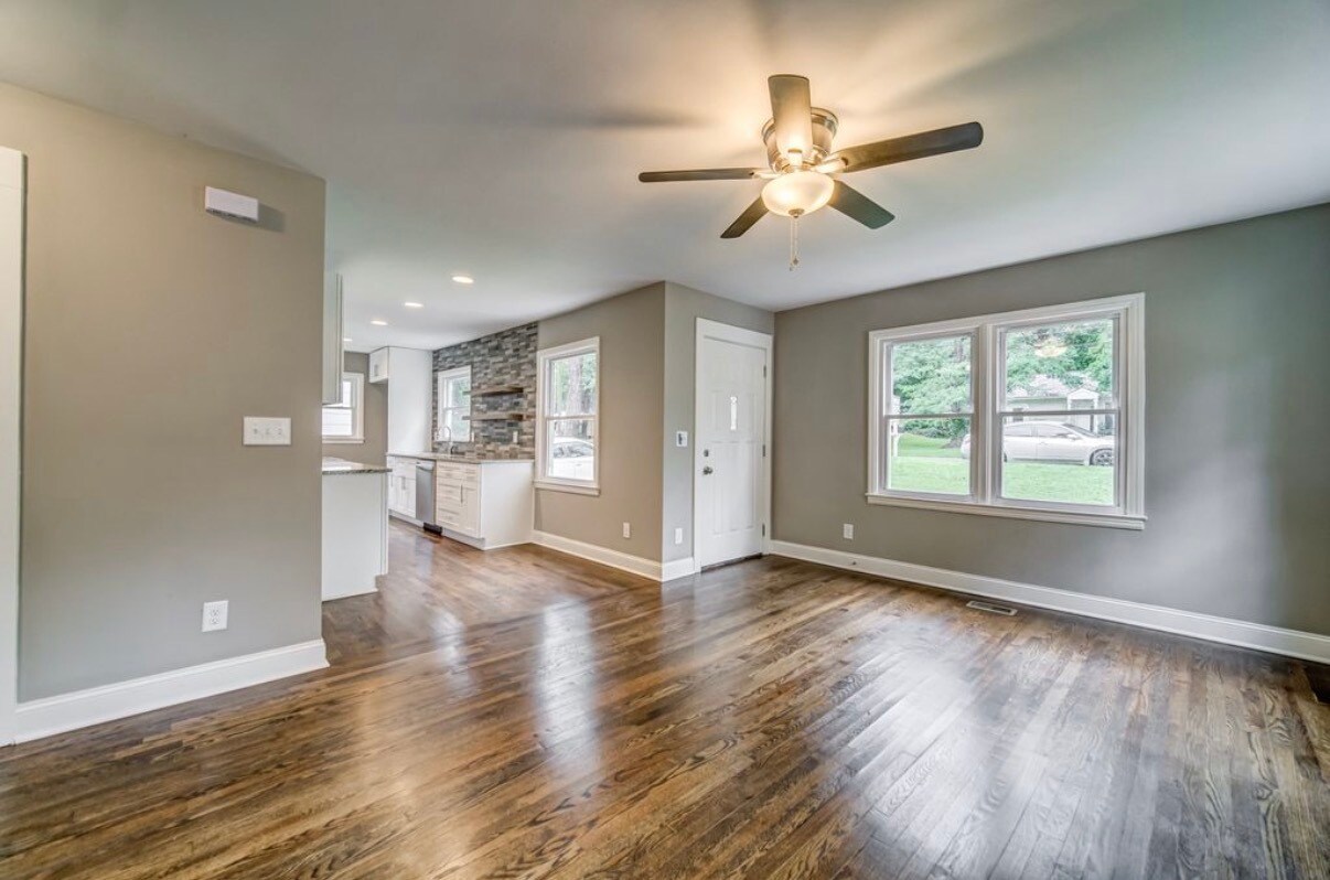 Building Photo - 1384 Westmont Rd SW