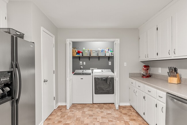 Building Photo - 3012 Fielding Rd