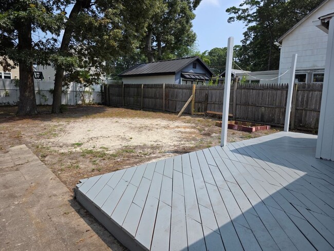 Building Photo - Brand New Renovated Cozy home