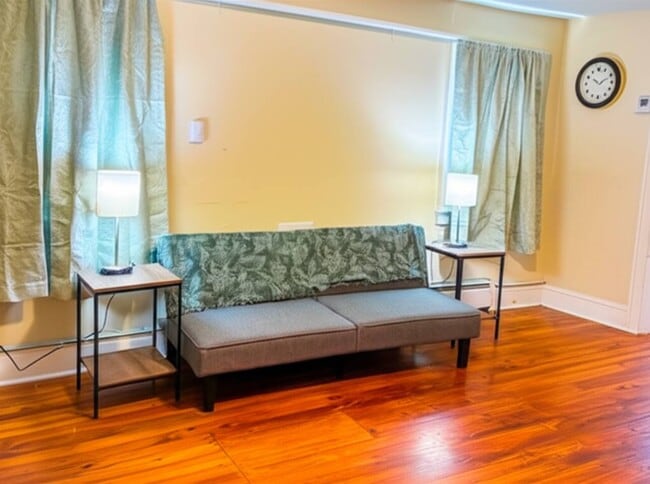 Building Photo - 724 Church St