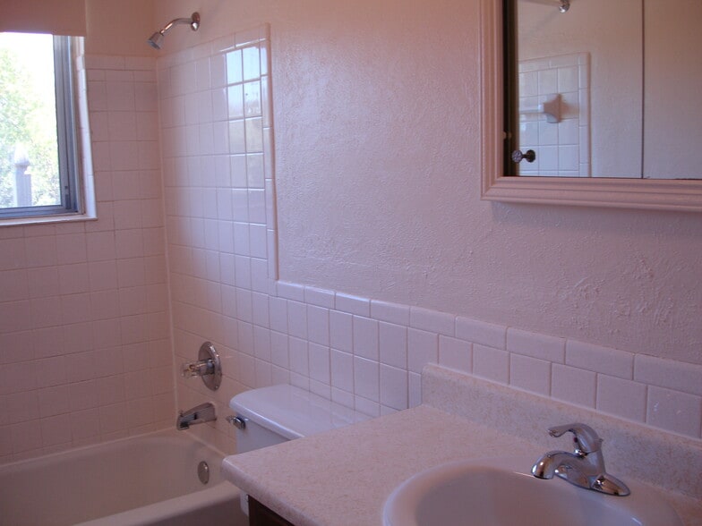 Main Up Bath - 7101 N Park Ave