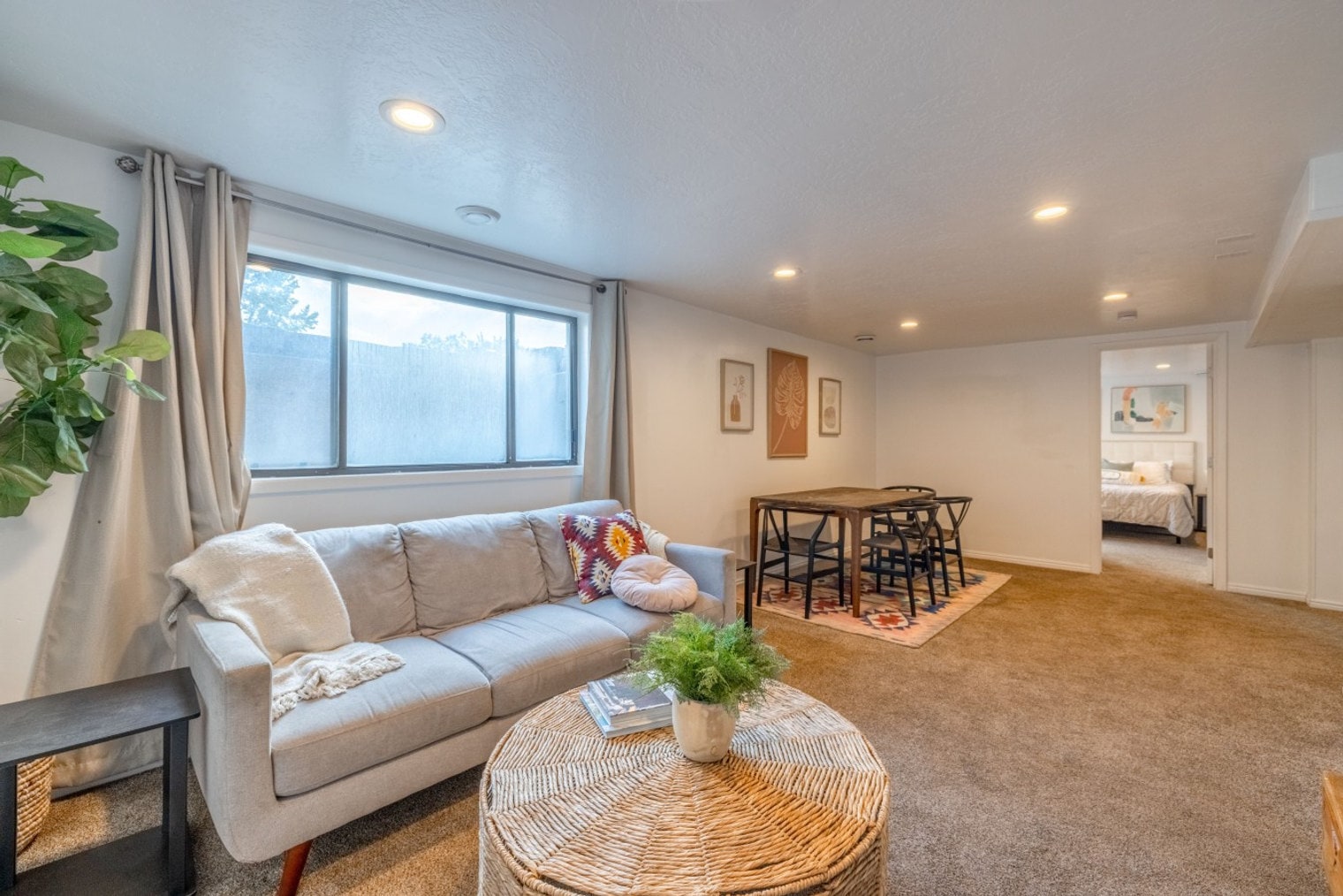 Building Photo - 1041 E Platinum Way