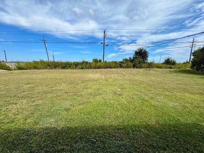 Building Photo - 360 Virtual Tour Available