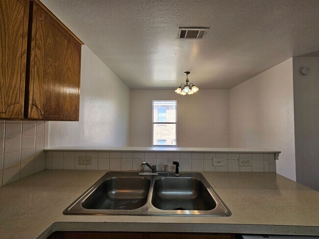 Building Photo - 3407 Toledo Dr