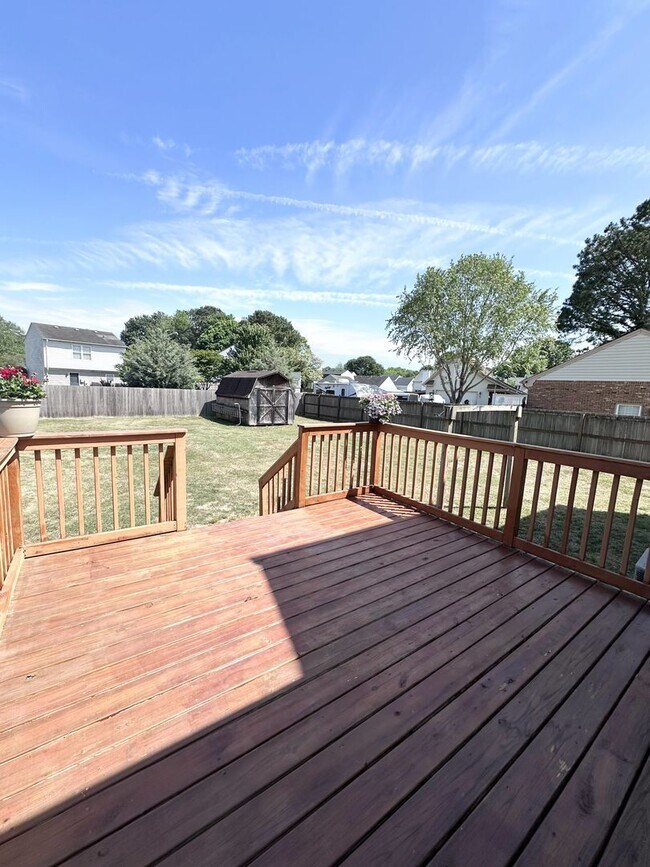 Building Photo - Charming Updated Home in Prime Chesapeake Location – Spacious Layout & Modern Touches!