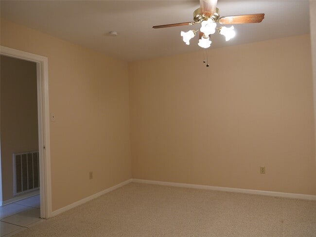 Building Photo - 13542 Fernhill Dr