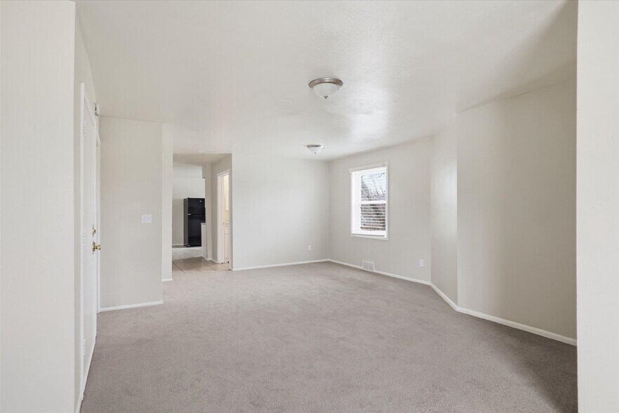 Living room facing kitchen and dining space - 101 W Meinecke Ave