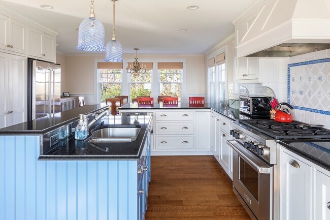 Building Photo - 159 Beach Ave