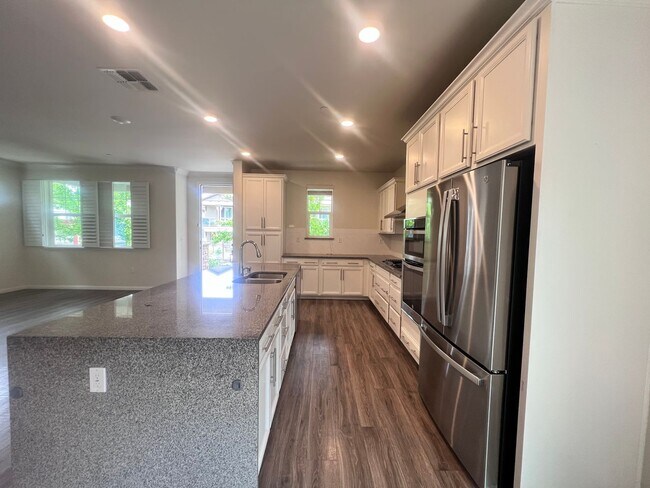 Building Photo - STUNNING 4BD/2.5BA TOWNHOUSE IN WALNUT CREEK!!!