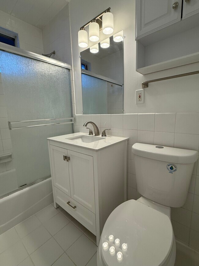 Bathroom - 140 Virginia St