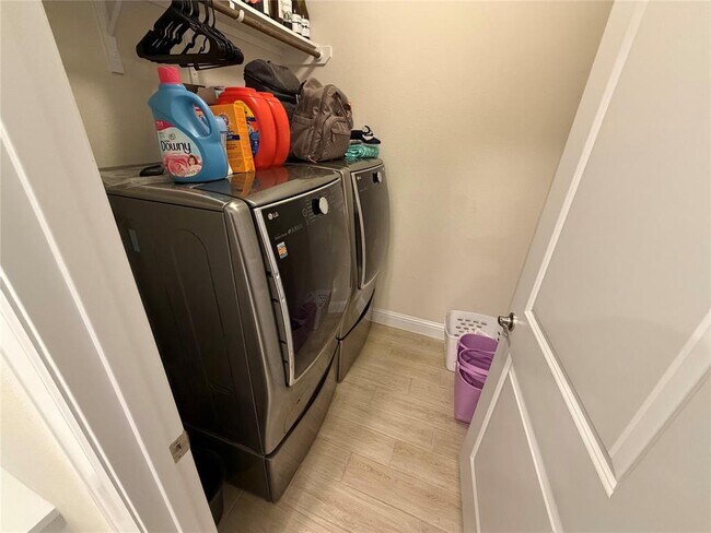 Building Photo - 8709 Moccasin Path