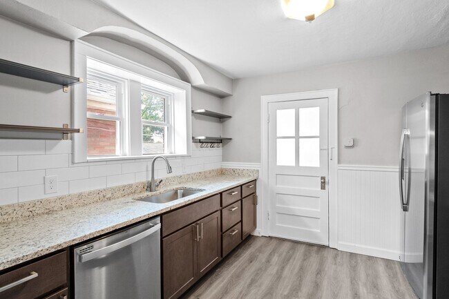 Building Photo - Flockin' Cute House