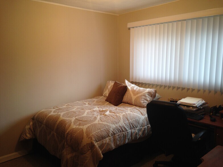 Bedroom 1 of 2 - 42018 Firwood Dr
