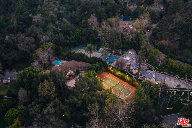 Building Photo - 1509 Stone Canyon Rd