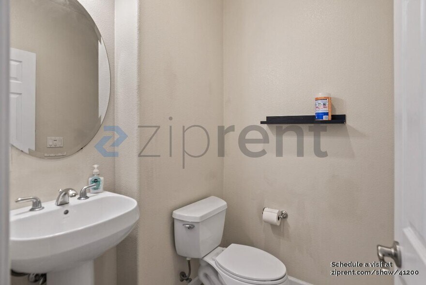 Building Photo - 1076 Sapphire Terrace