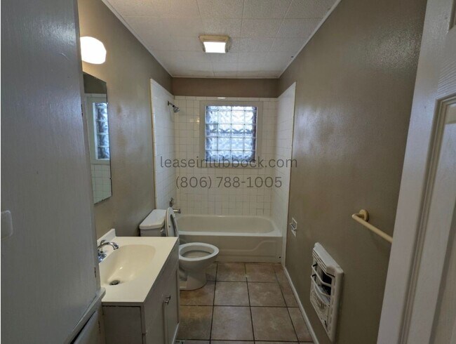 Building Photo - 3 bed, 1.5 bath home