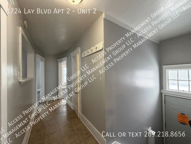 Building Photo - 1724 Lay Blvd